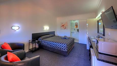 Deluxe Queen Room