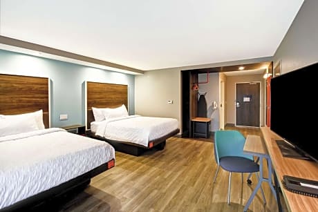 Queen Room with Two Queen Beds and Roll-In Shower - Mobility Access/Non-Smoking
