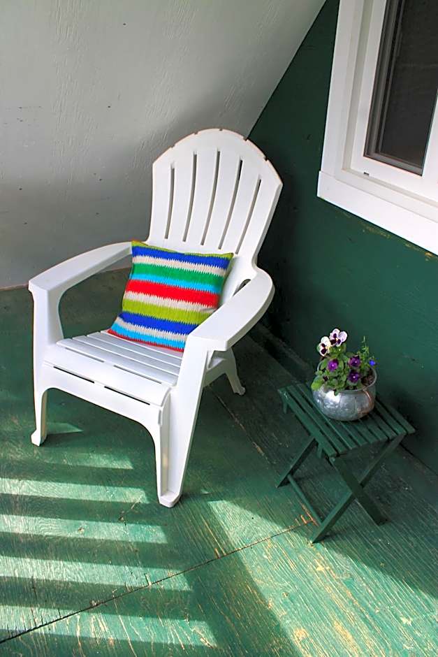 Vines and Puppies Hideaway