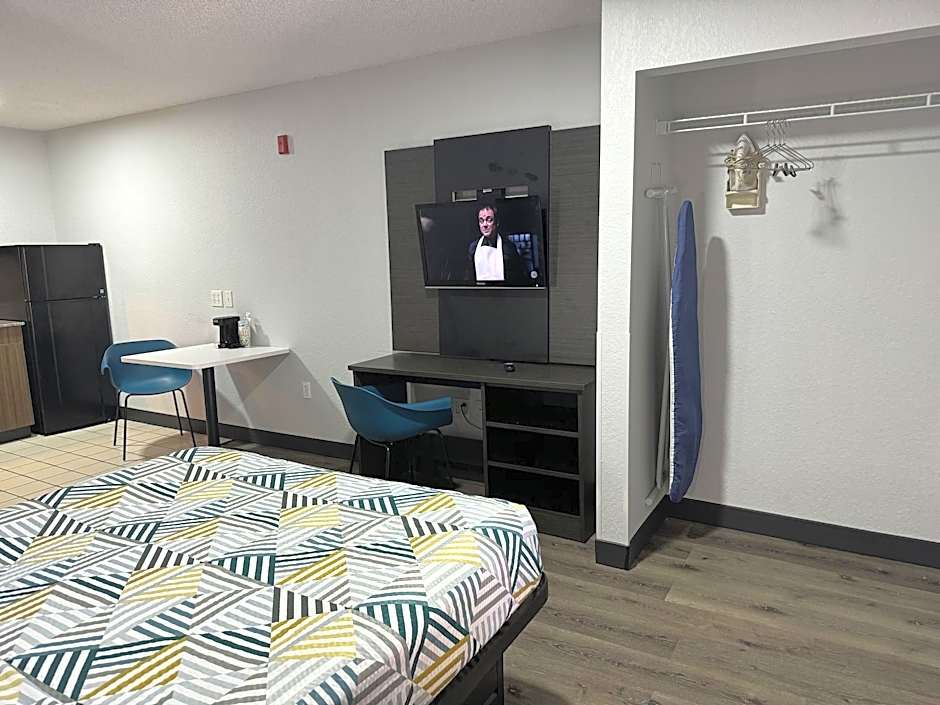 Studio 6 Extended Stay - West Palm Beach, FL
