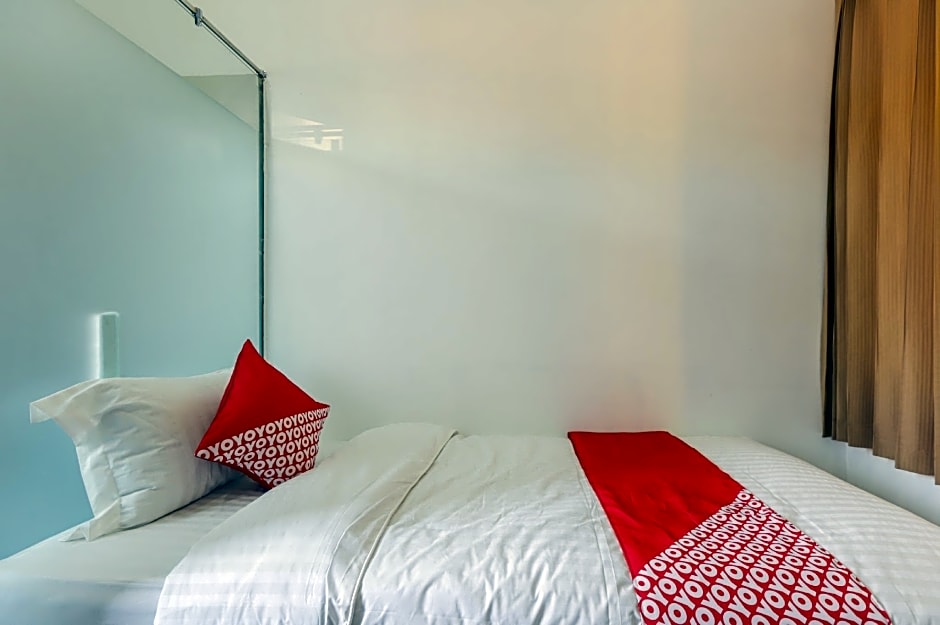 OYO 866 Idola Residence