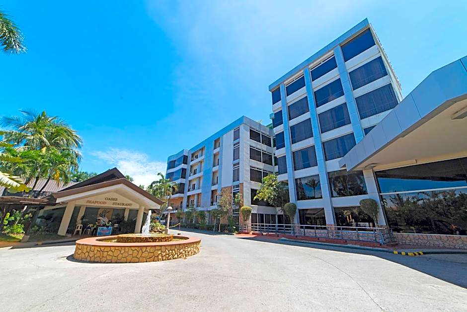 The Ritz Hotel at Garden Oases (Multiple-Use Hotel)