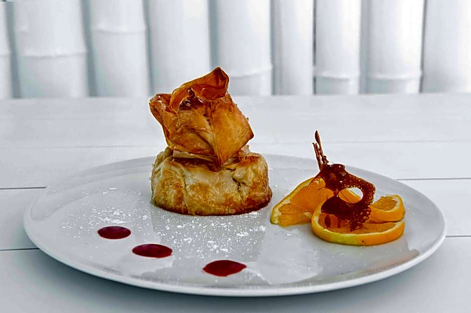 Acroterra Rosa Luxury Suites