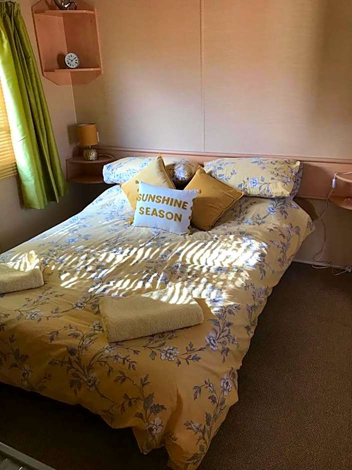 "Trinity" at Whitecliff Bay Isle of Wight- Yarborough View 4