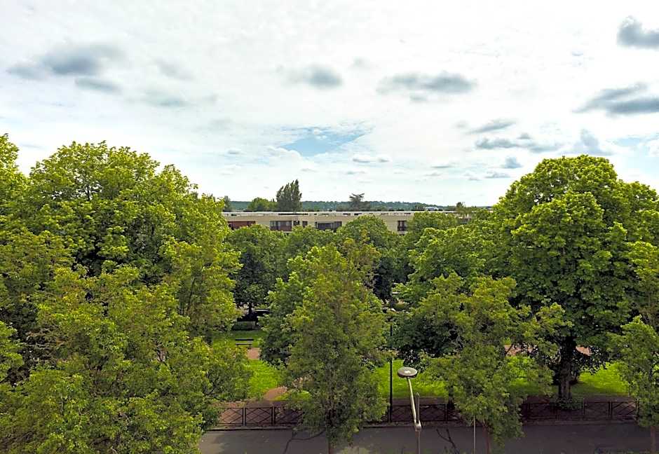 B&B HOTEL Paris Versailles