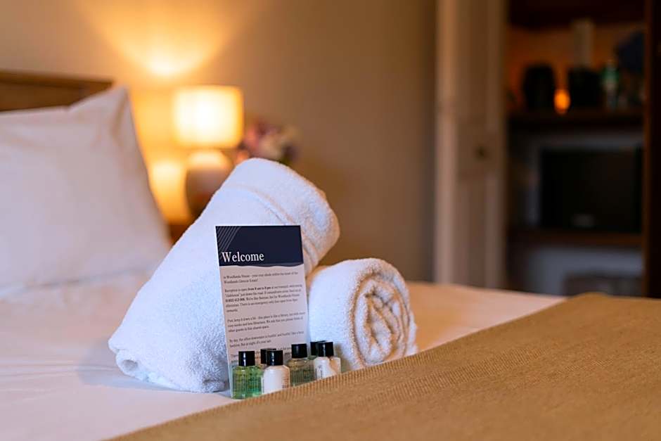 Woodlands House with Hot Tub