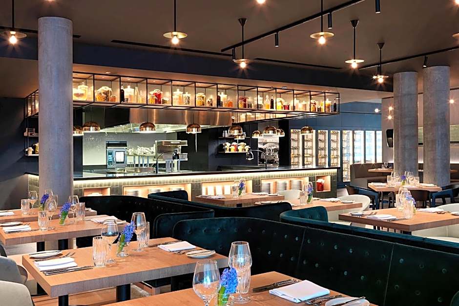 Renaissance by Marriott Warsaw Airport Hotel