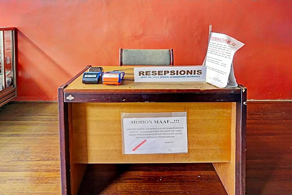 OYO Life 1711 Serayu Sumbersari Residence