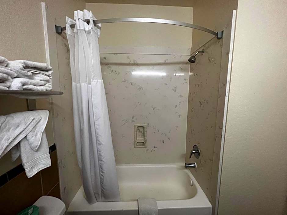 Super 8 by Wyndham Brookshire TX