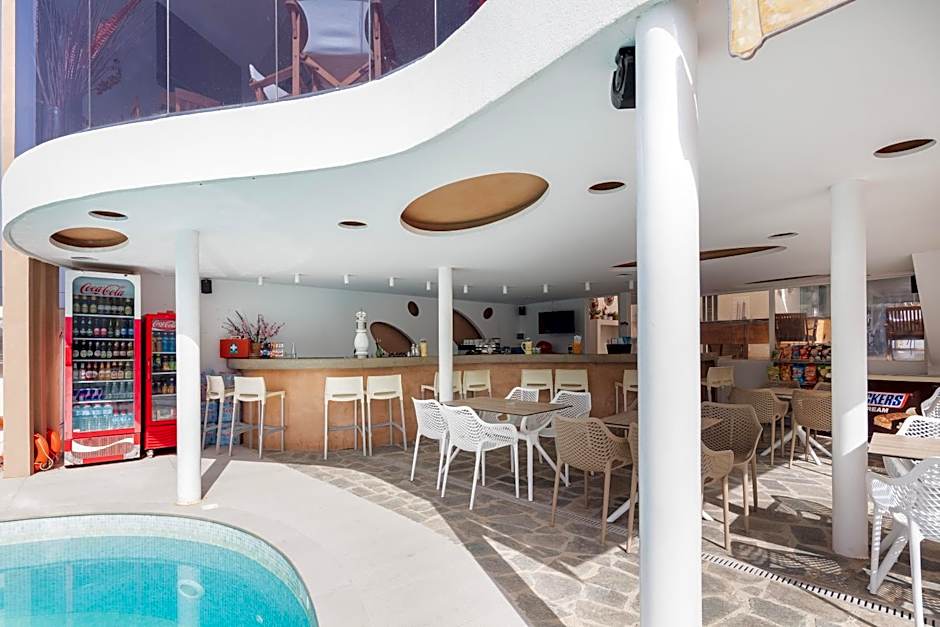 Golden Bay Boutique Hotel & Bungalows