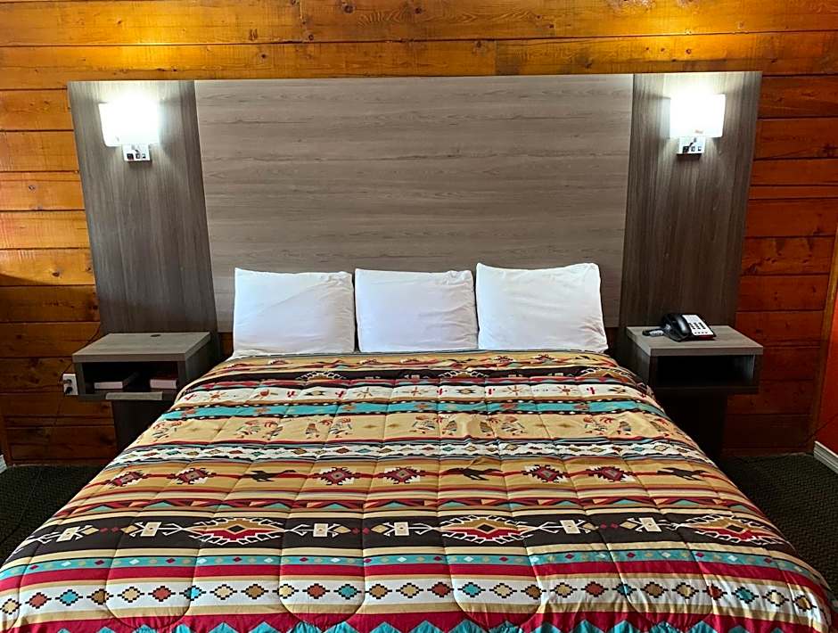 Photo 1 of 5 of 1 King Bed Suite, Nonsmoking
