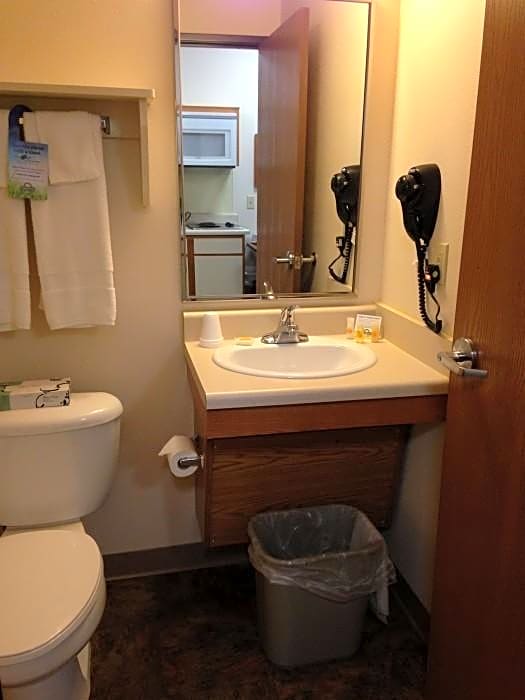 Days Inn & Suites by Wyndham Rochester South
