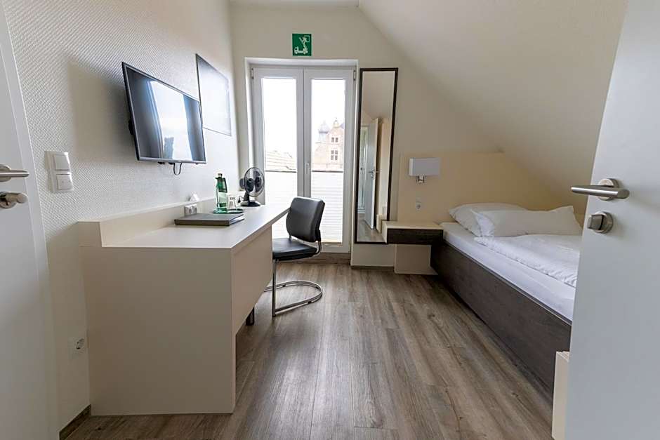 Photo 1 of 2 of Single Room