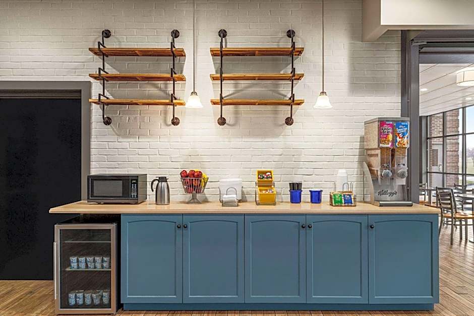 Days Inn & Suites by Wyndham Lancaster Amish Country