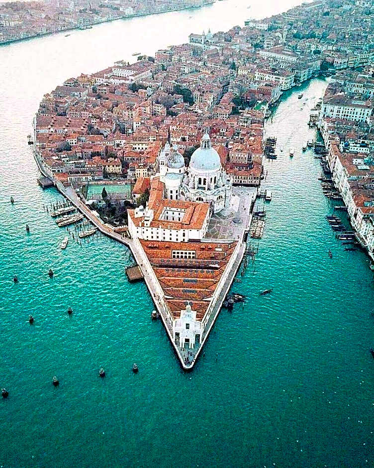 Friendly Venice Suites