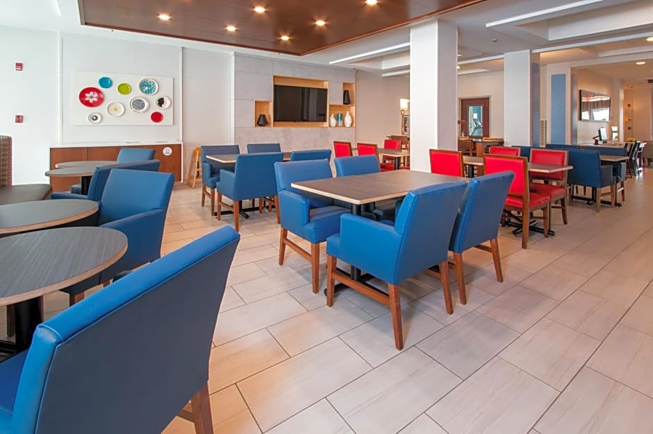 Holiday Inn Express & Suites Tupelo, an IHG Hotel