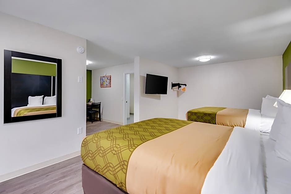 Super 8 by Wyndham Palestine TX