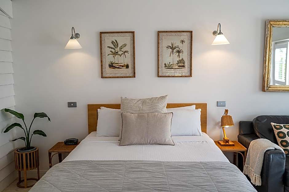 Photo 1 of 6 of Deluxe 1 Queen Bed