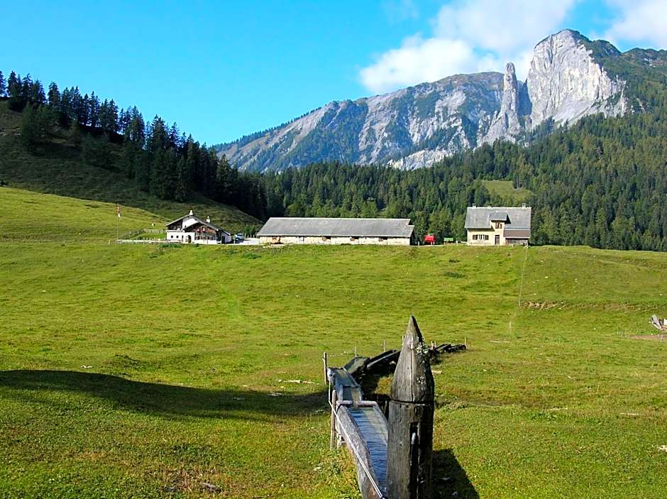 Tamina Hotel
