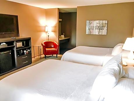Deluxe Queen Room with Two Queen Beds