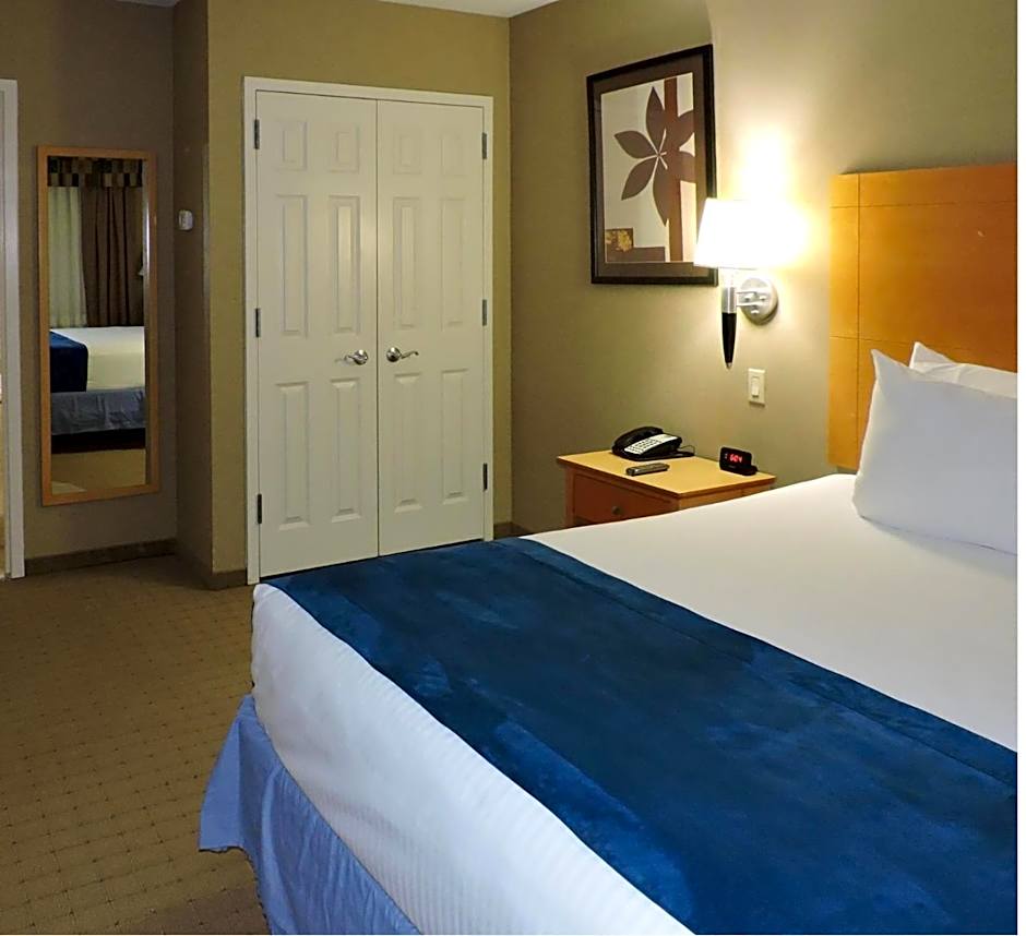 Marco LaGuardia Hotel & Suites