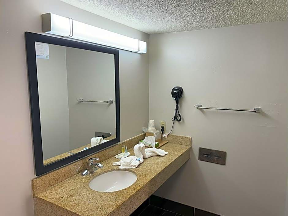 Days Inn & Suites by Wyndham Tuscaloosa - Univ. of Alabama