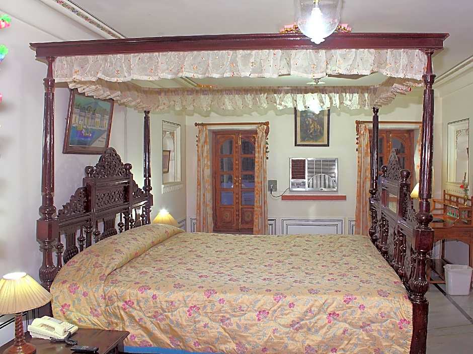 Hotel Pushkar Palace