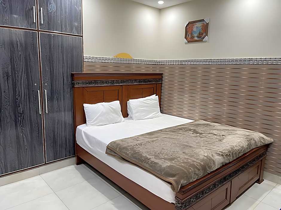 Makkah Tower Hotel – Lahore, WI