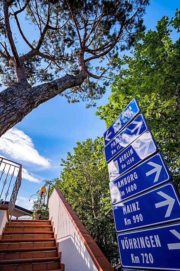 Hotel Villa dei Fiori - sul mare con piscina