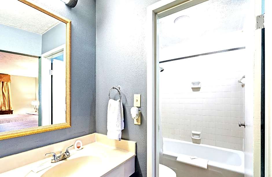 Williamsburg Suites