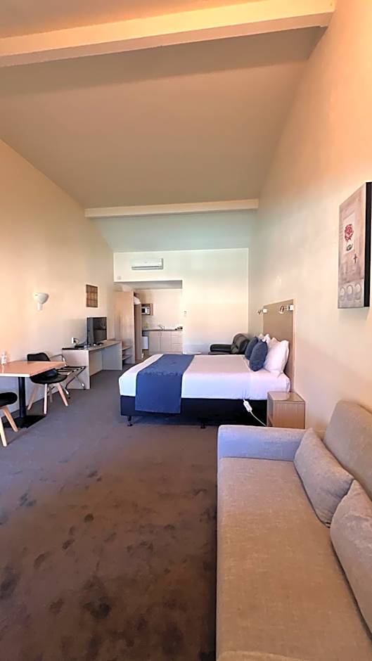 Captains Quarters Motor Inn