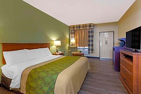 1 King Bed, Smoking