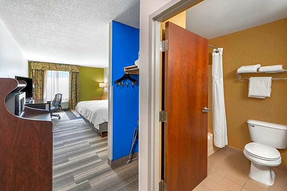 Holiday Inn Express Hotel & Suites Cincinnati-Blue Ash By IHG