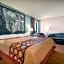 Super 8 by Wyndham Wakeeney
