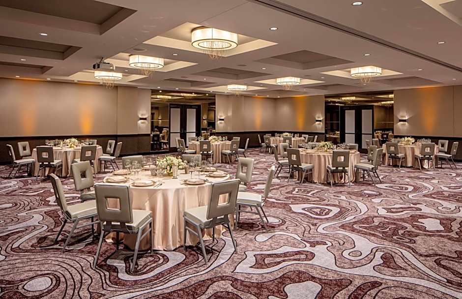 Embassy Suites By Hilton Minneapolis Downtown Hotel