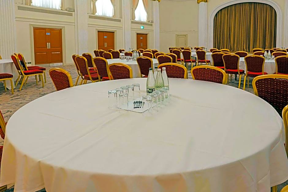 Bristol Grand Hotel By Sunday