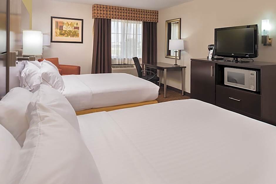 Holiday Inn Express & Suites Bucyrus by IHG