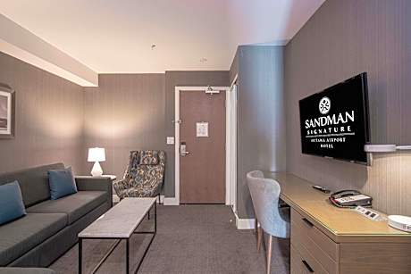 Standard Suite, 1 King Bed, Sofa Bed, Kitchenette