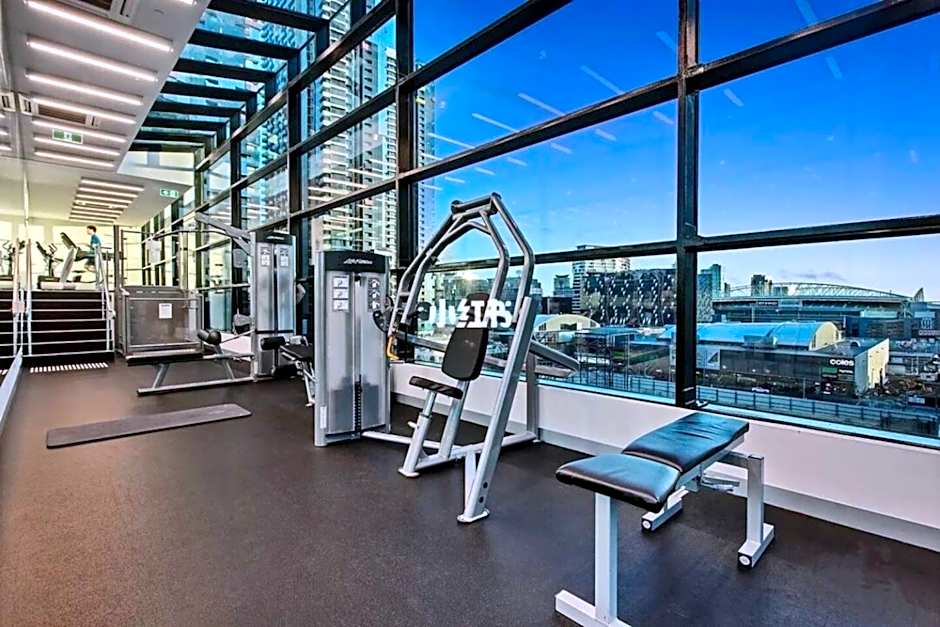 Quiet CBD 3b2b apartment + free parking