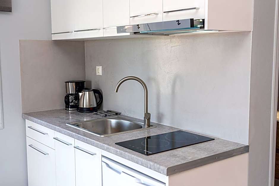 Mary's Studios & Apartment