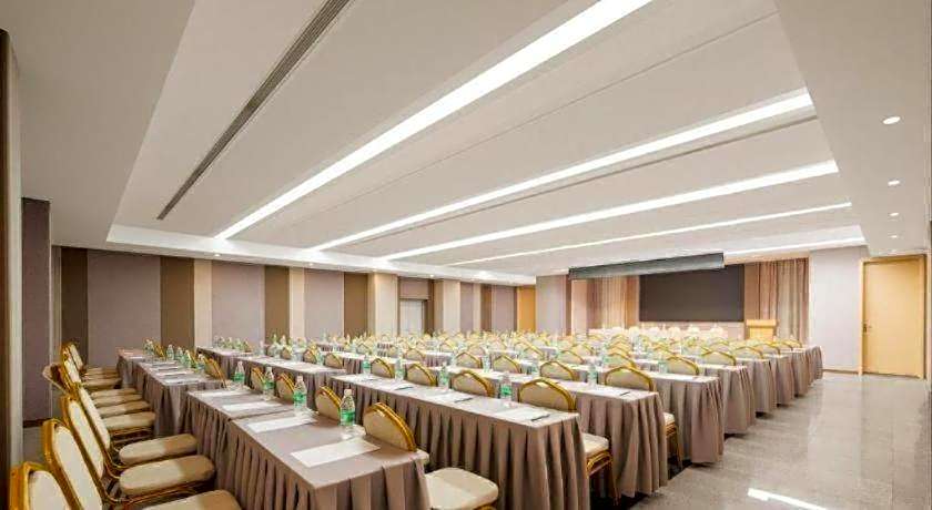 Lavande Hotels· Jingzhou Jianli