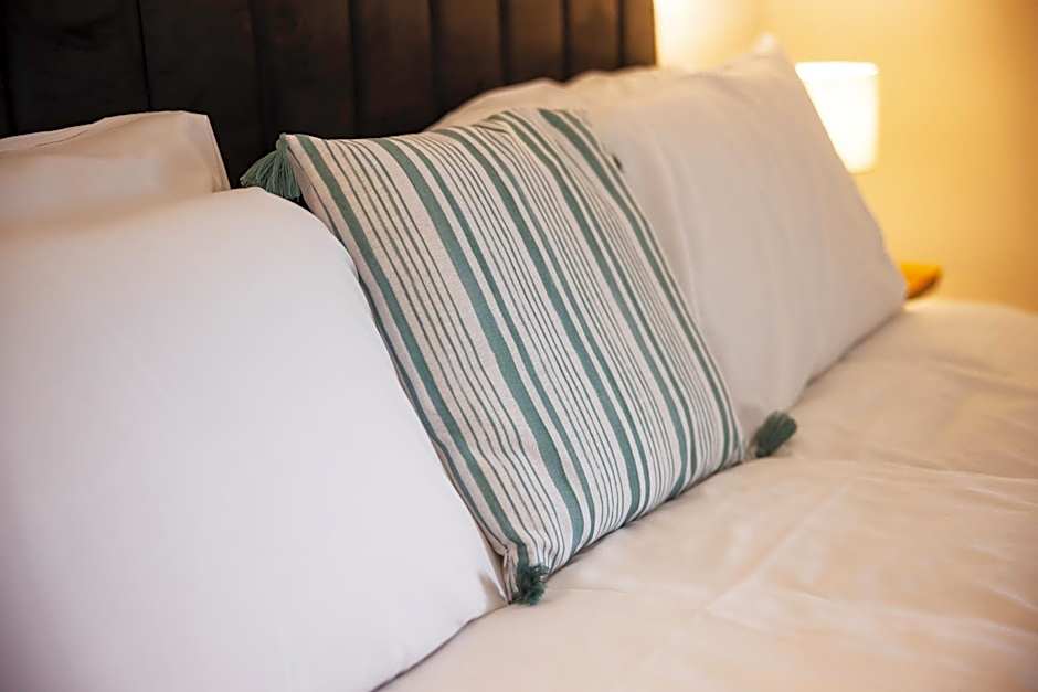 The Waters Edge Hotel