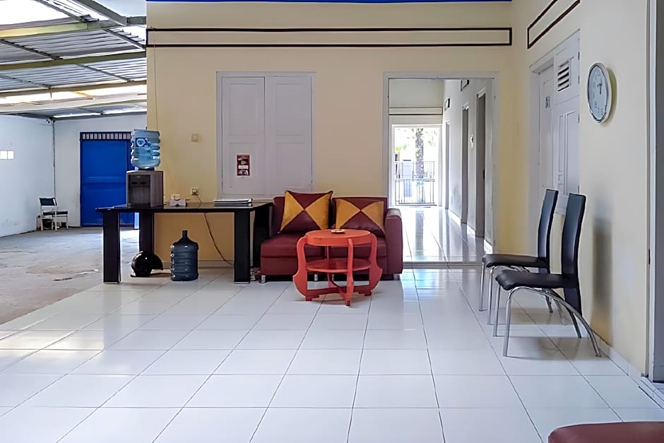 RedDoorz Syariah @ Griya Soeratin Pacitan