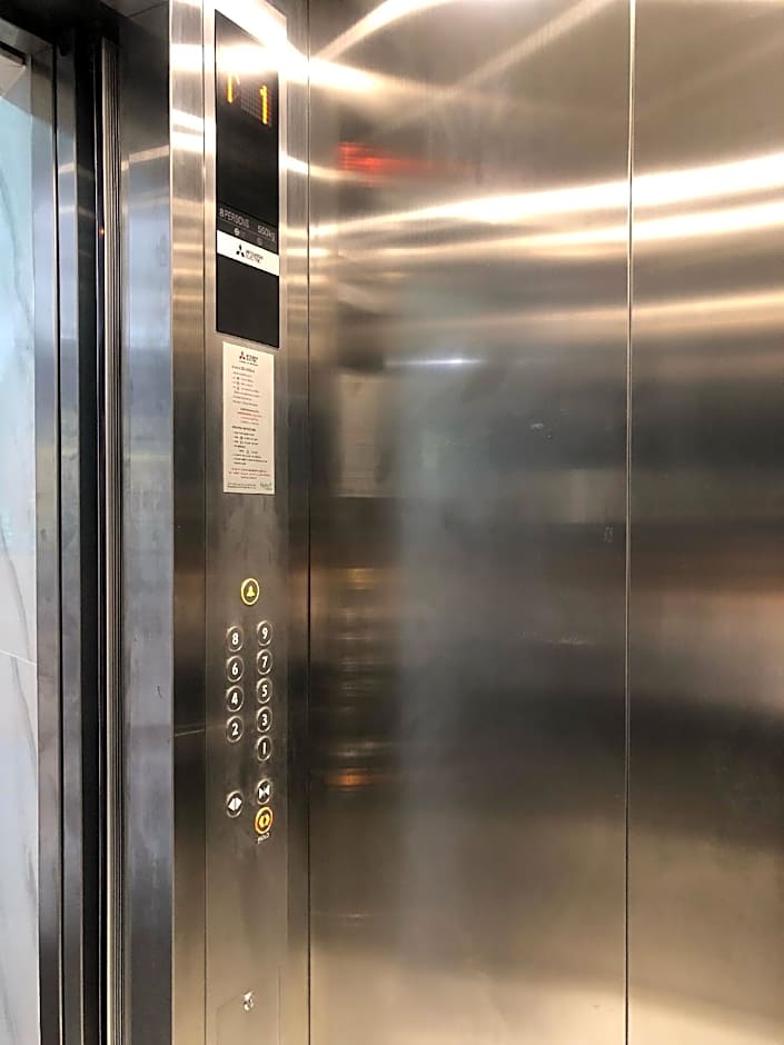 Crown Bts Nana Hotel