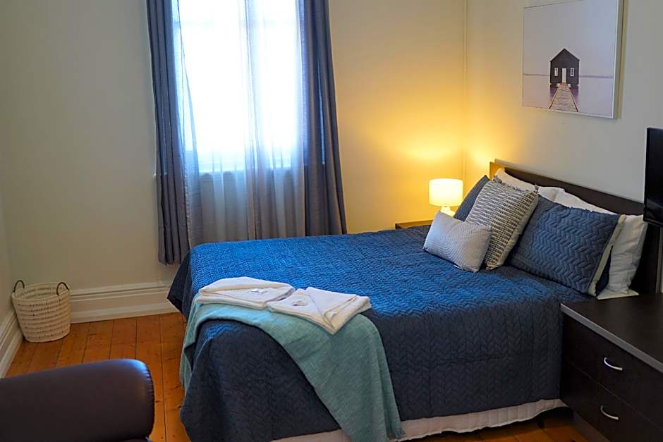 Photo 1 of 2 of 1 Queen Bed