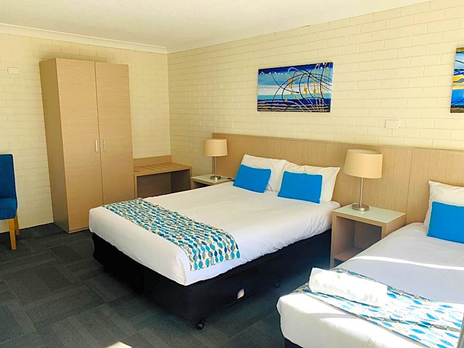 Zorba Waterfront Motel