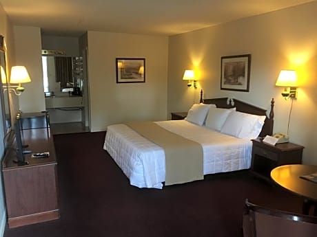 Deluxe King Room