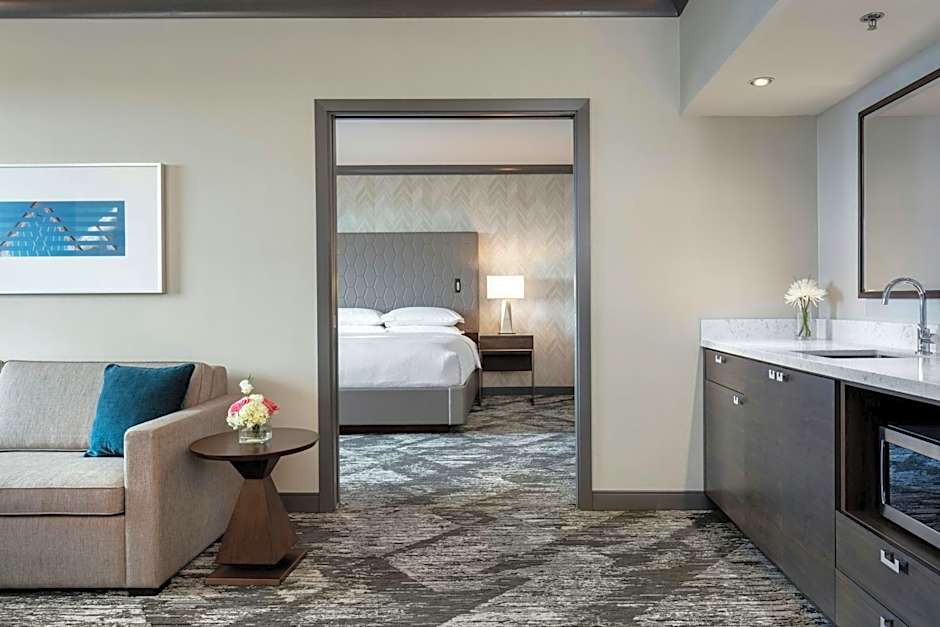 Sheraton Vancouver Guildford Hotel