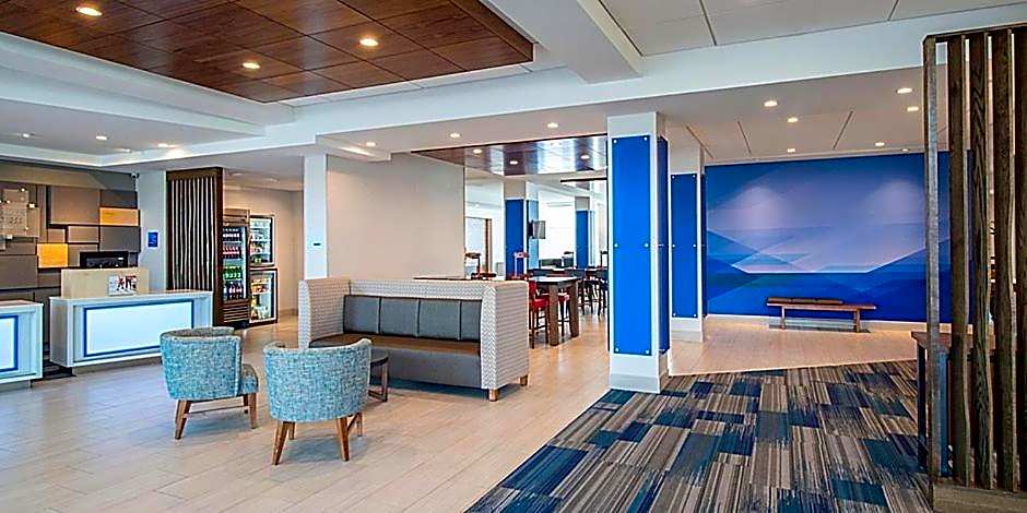 Holiday Inn Express & Suites Brandon By IHG