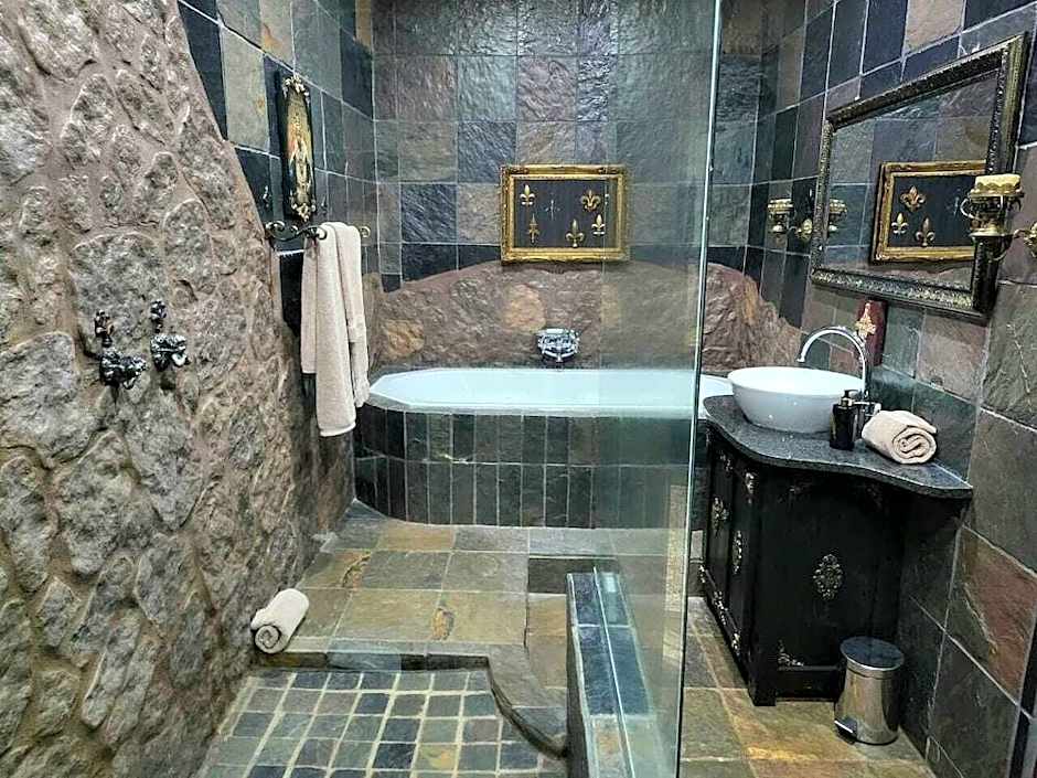 Excalibur Boutique Hotel
